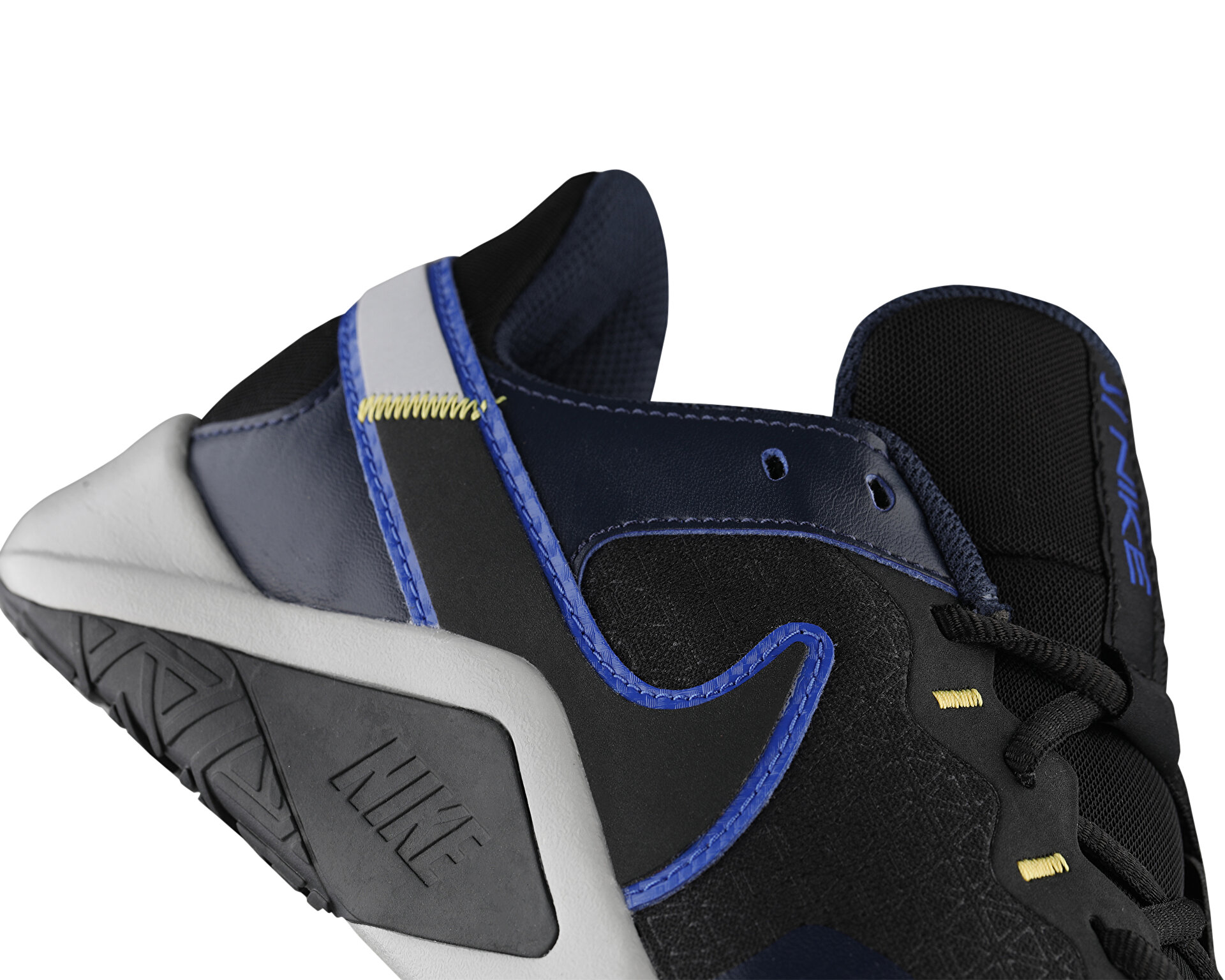 Nike Erkek Legend Essential 2 Siyah CQ9356-034