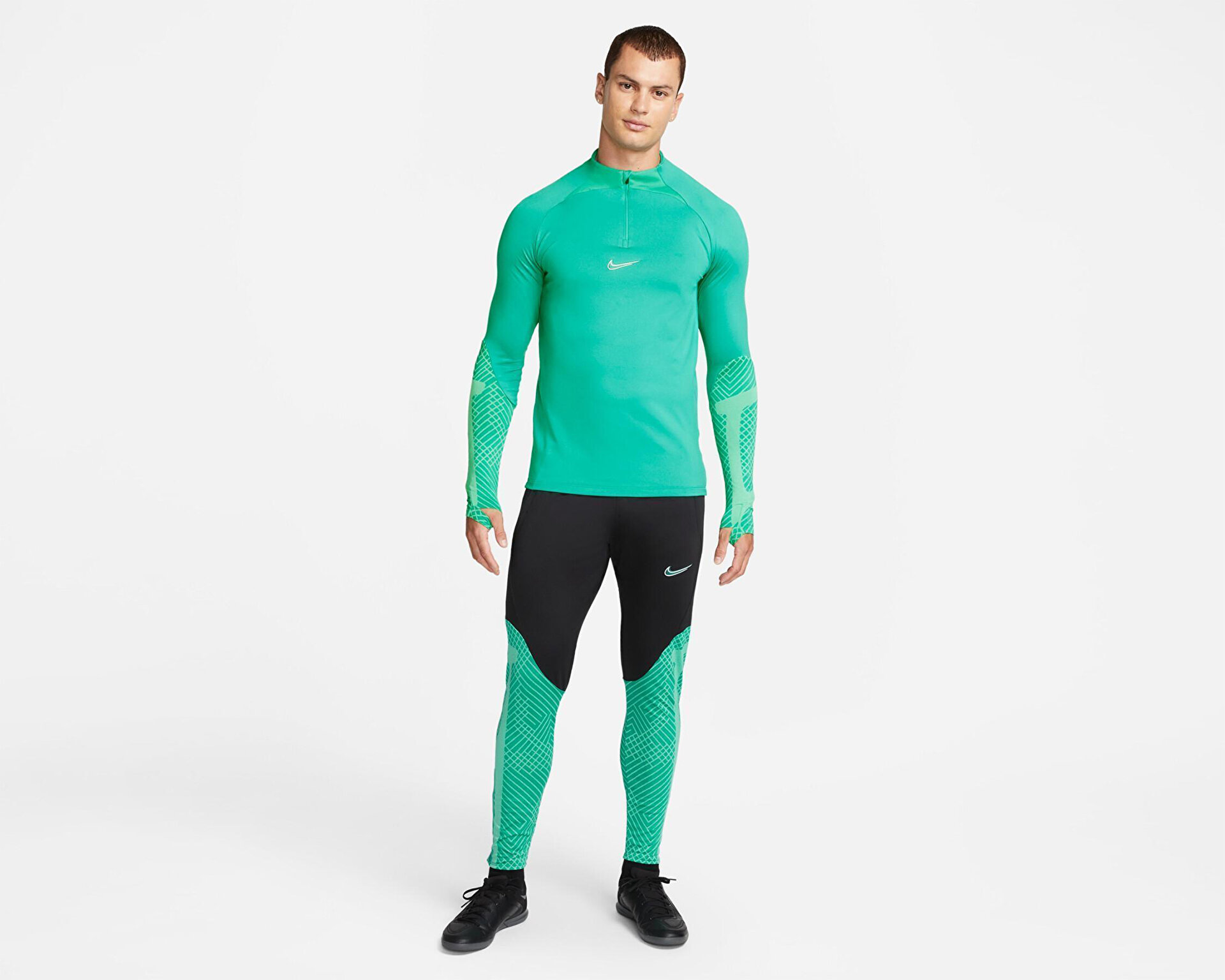 Qichqiriqlar va nolalar ular sikishadi Erkaklar qizni sikayotgan videoni tomosha qiling