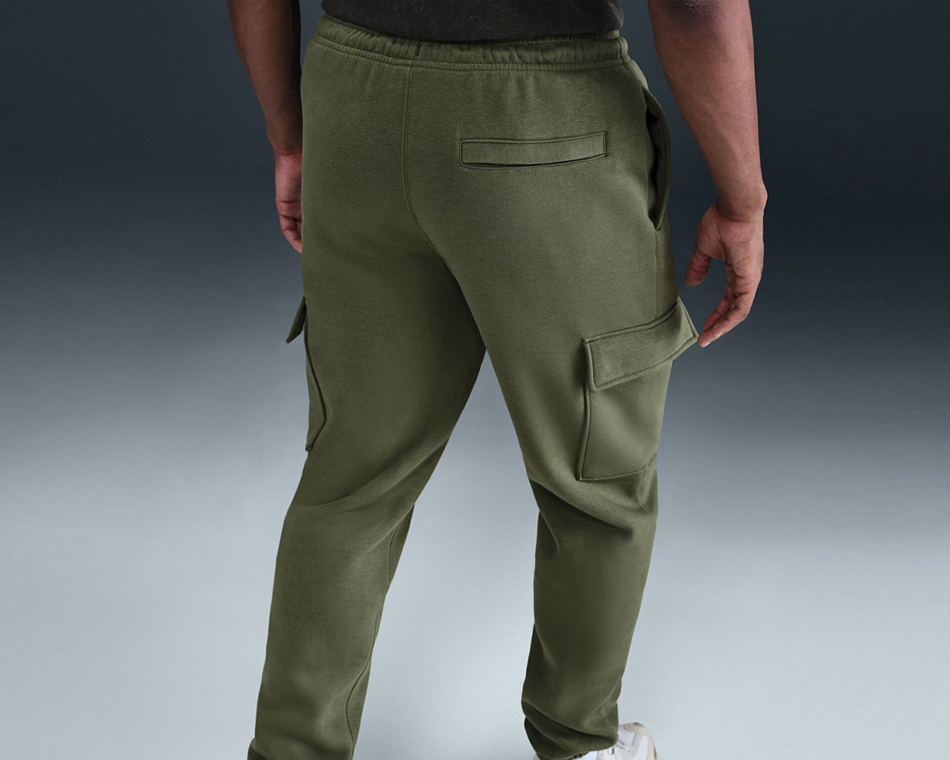 nike club cuffed cargo sweatpants in teal